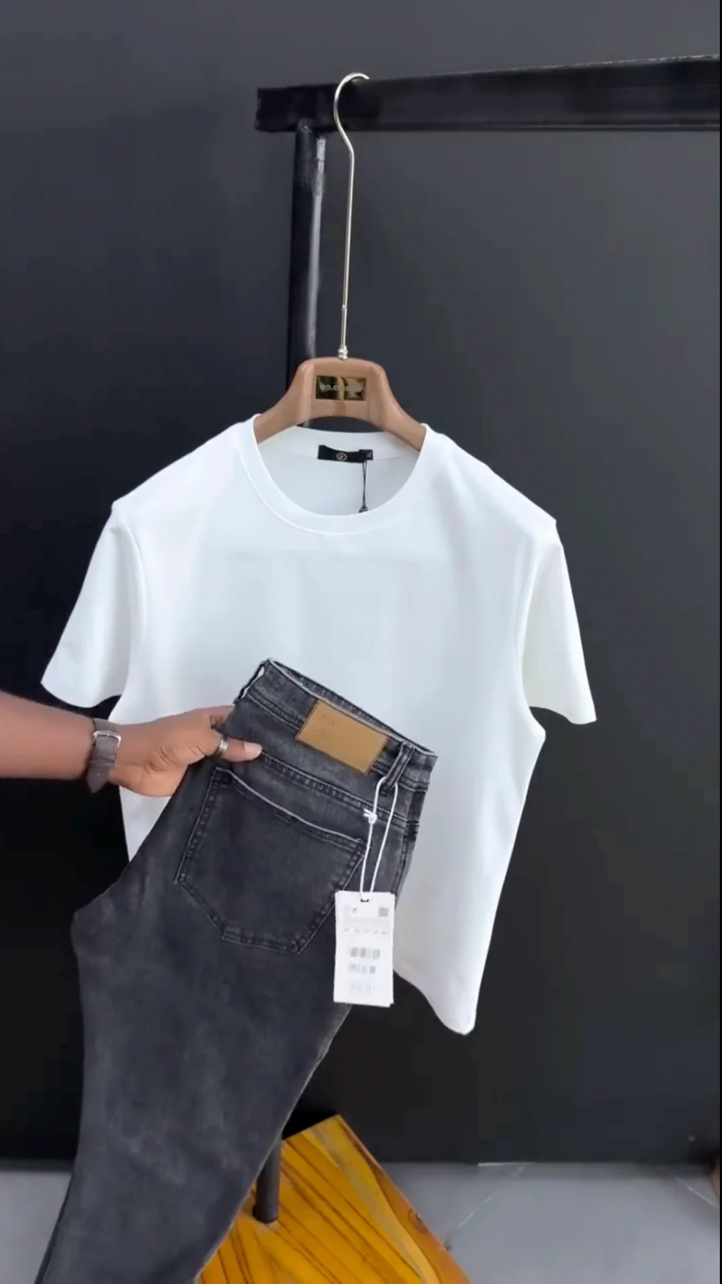 Essential Denim & Round-neck Outfit - Image 2