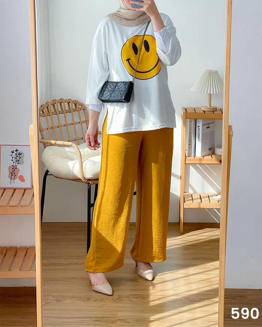 Smiley Tee & Palazzo - 50% Off - Image 4