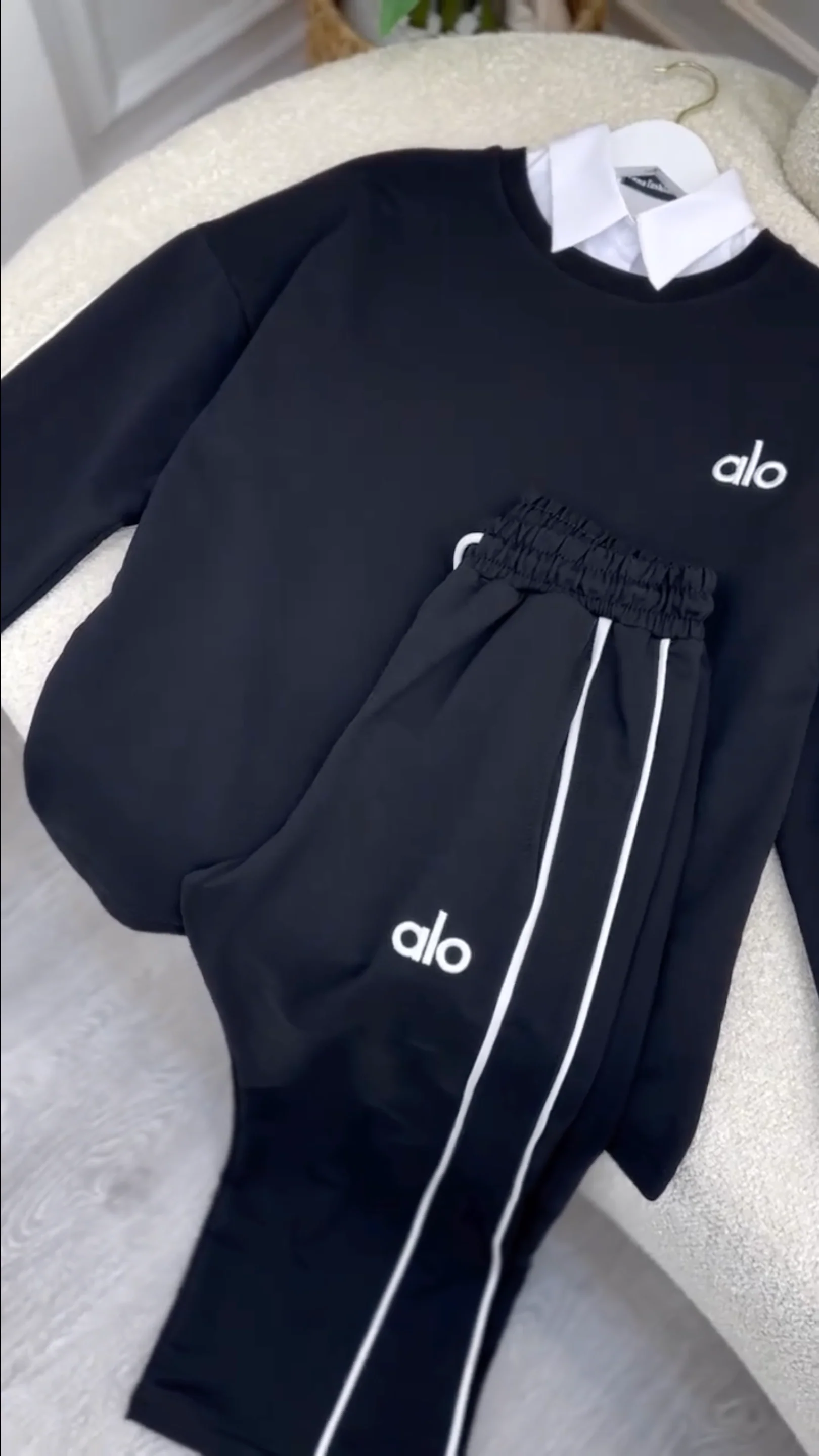 Women Alo Tracksuit - Image 3